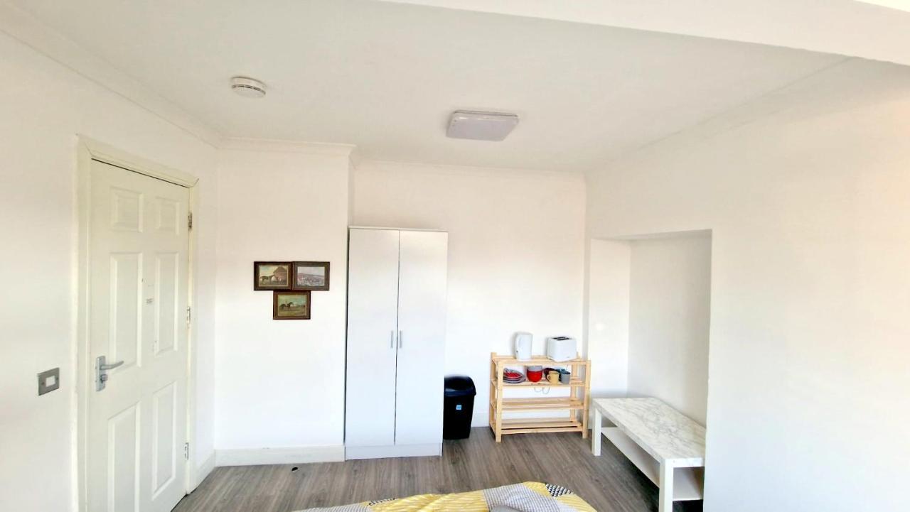 Lilleshall Rooms Mitcham Exterior foto